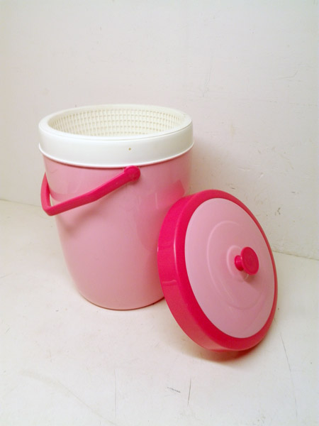 nevera camping picnic pioneer asia plastico rosa 31.5l alt 45.7-51.5 o36.3 1u